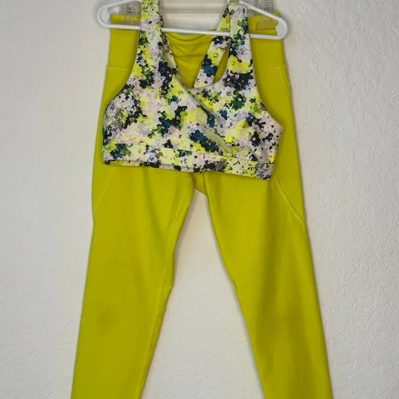 Kids workout outfit, sports bra and matching pants size 10-12 - Picture 2 of 3